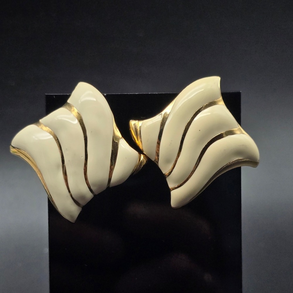 Avon 1987 Perfect Compliments Earrings White Cream Enamel Square Vintage